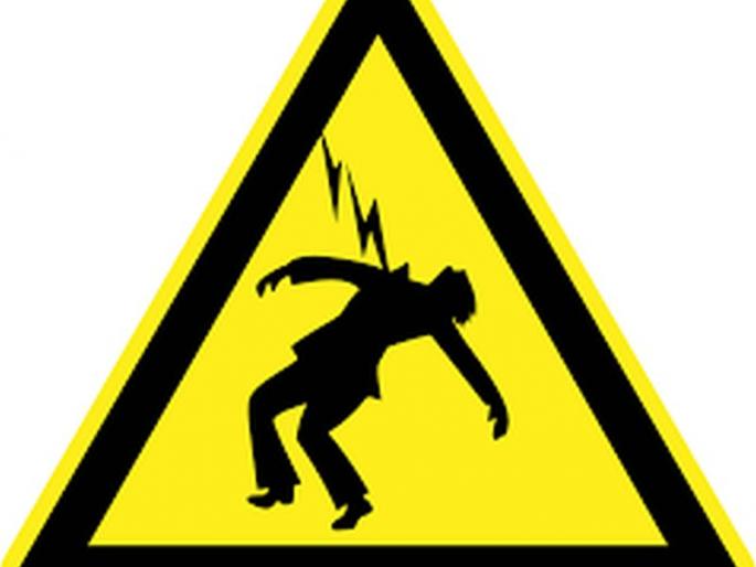 Farmer dies of electric shock | विजेचा शॉक लागून शेतकऱ्याचा मृत्यू Farmer dies of electric shock | विजेचा शॉक लागून शेतकऱ्याचा मृत्यू