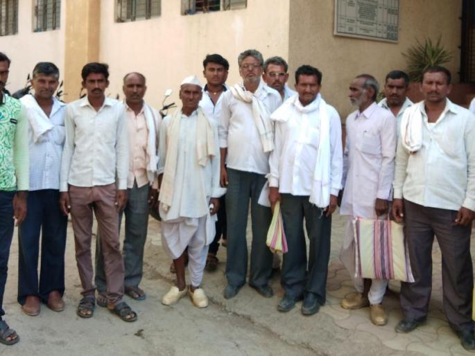 Farmers demand for compansation; rally on the minor irrigation office! | भूसंपादनाच्या मोबदल्यापासून वंचित शेतकरी धडकले लघू पाटबंधारे कार्यालयावर!