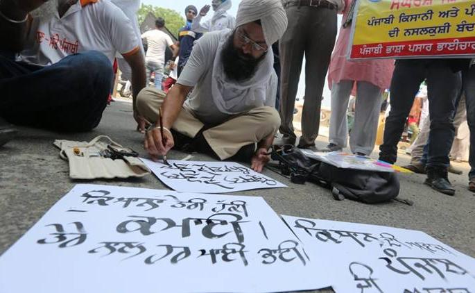 Literary support for the farmers' movement | शेतकरी आंदोलनास साहित्यिकांचा पाठिंबा Literary support for the farmers' movement | शेतकरी आंदोलनास साहित्यिकांचा पाठिंबा