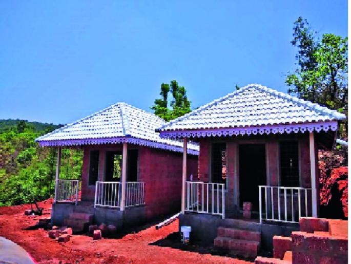 Attractions of farmhouse of farmland: - Agricultural tourism flourished | डोंगरकपारीतील फार्महाऊसचे आकर्षण -: कृषी पर्यटन बहरले