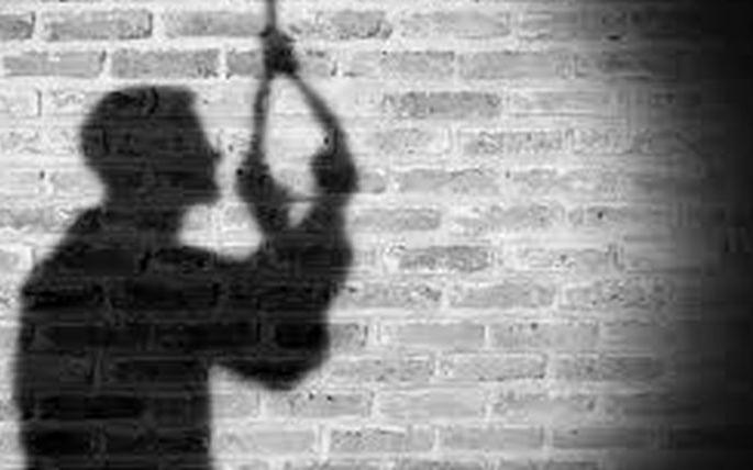 Suicide by farm labor | शेतमजुराची गळफास घेऊन आत्महत्या 