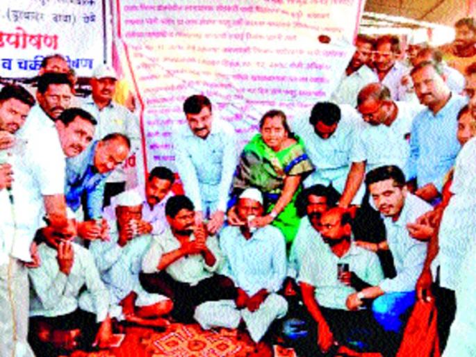 Finally after five days of hunger strike of farmers is end | अखेर शेतकऱ्यांचे पाण्यासाठी सुरू असलेले उपोषण पाच दिवसांनंतर मागे Finally after five days of hunger strike of farmers is end | अखेर शेतकऱ्यांचे पाण्यासाठी सुरू असलेले उपोषण पाच दिवसांनंतर मागे