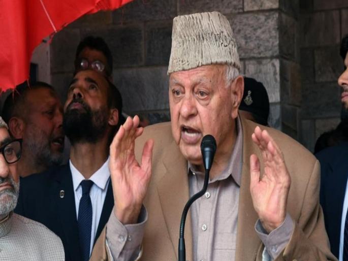 Pakistan are also not wearing bangles, Farooq Abdullah reaction on Defence Minister Rajnath Singh's statement on 'PoK | पाकिस्ताननं बांगड्या भरल्या नाहीत, इंडिया आघाडीचे नेते फारुख अब्दुल्ला यांचं विधान Pakistan are also not wearing bangles, Farooq Abdullah reaction on Defence Minister Rajnath Singh's statement on 'PoK | पाकिस्ताननं बांगड्या भरल्या नाहीत, इंडिया आघाडीचे नेते फारुख अब्दुल्ला यांचं विधान