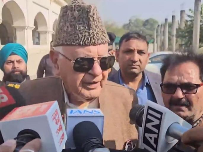 I didn't hear and I don't know you should ask pm about this Farooq Abdullah's shocking statement on violence against Hindus in Bangladesh | "मी ऐकलं नाही... मला माहीत नाही..."; बांगलादेशातील हिंदूंवरील हिंसाचारावर फारूक अब्दुल्लांचं धक्कादायक विधान! I didn't hear and I don't know you should ask pm about this Farooq Abdullah's shocking statement on violence against Hindus in Bangladesh | "मी ऐकलं नाही... मला माहीत नाही..."; बांगलादेशातील हिंदूंवरील हिंसाचारावर फारूक अब्दुल्लांचं धक्कादायक विधान!