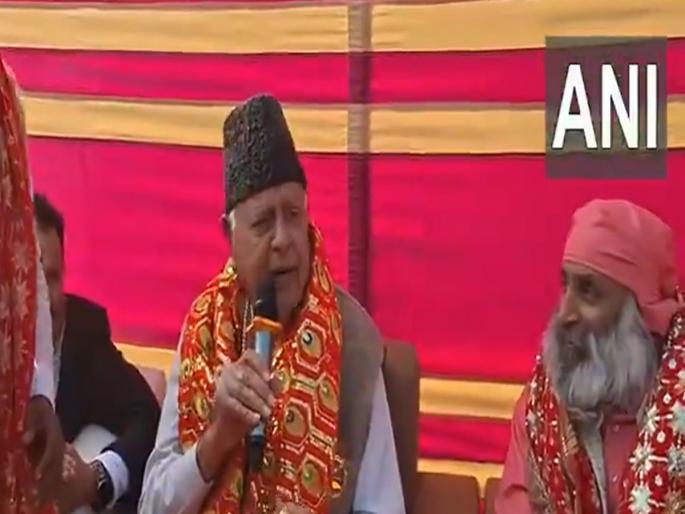 National Conference leader Farooq Abdullah was seen singing the bhajan 'Tune Mujhe Bulaya Sherawaliye' in Katra | "तूने मुझे बुलाया शेरावालिये...", फारुख अब्दुल्ला माता वैष्णो देवीच्या भक्तीत लीन, पाहा VIDEO National Conference leader Farooq Abdullah was seen singing the bhajan 'Tune Mujhe Bulaya Sherawaliye' in Katra | "तूने मुझे बुलाया शेरावालिये...", फारुख अब्दुल्ला माता वैष्णो देवीच्या भक्तीत लीन, पाहा VIDEO