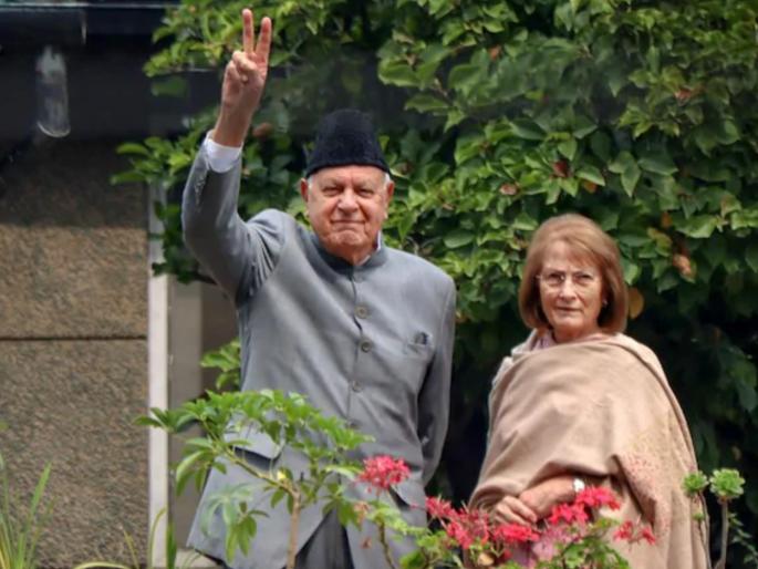 expressing views different from govt is not sedition says sc rejects plea against farooq abdullah | सरकारपेक्षा वेगळे मत मांडणे म्हणजे देशद्रोह नाही; सुप्रीम कोर्टाने केंद्राला सुनावले expressing views different from govt is not sedition says sc rejects plea against farooq abdullah | सरकारपेक्षा वेगळे मत मांडणे म्हणजे देशद्रोह नाही; सुप्रीम कोर्टाने केंद्राला सुनावले