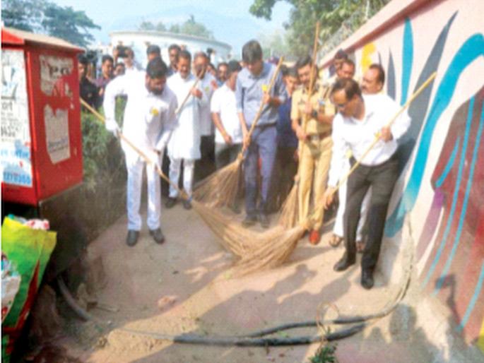 People don't litter where there is cleanliness | "जेथे स्वच्छता दिसते तेथे लोक कचरा टाकत नाहीत" People don't litter where there is cleanliness | "जेथे स्वच्छता दिसते तेथे लोक कचरा टाकत नाहीत"