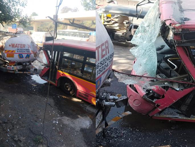 TMT bus collides with tanker due to brake failure; Fortunately, the passengers survived | ब्रेक फेल झाल्याने टीएमटी बसची टँकरला धडक; सुदैवाने प्रवासी बचावले TMT bus collides with tanker due to brake failure; Fortunately, the passengers survived | ब्रेक फेल झाल्याने टीएमटी बसची टँकरला धडक; सुदैवाने प्रवासी बचावले