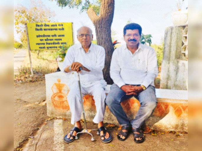 Poet Prakash Holkar about ND mahanor | चैतन्यानं लदबदलेलं झाड सुकलं! Poet Prakash Holkar about ND mahanor | चैतन्यानं लदबदलेलं झाड सुकलं!