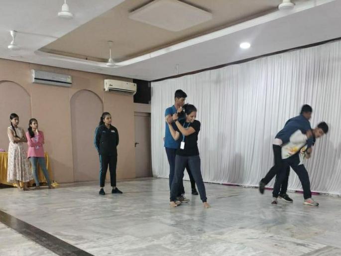 Girls Self Defense Training at Sheth NKT College | शेठ एन के टी महाविद्यालयात युवती स्वसंरक्षण प्रशिक्षण Girls Self Defense Training at Sheth NKT College | शेठ एन के टी महाविद्यालयात युवती स्वसंरक्षण प्रशिक्षण