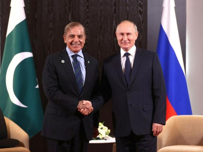 Pakistan backstabbed russia giving arms to ukraine but Putin took a big decision about oil deal | Russia-Pakistan: असा एकही मित्र नाही, ज्याला पाकिस्ताननं फसवलं नाही; रशियाला धोका मिळूनही पुतिन यांनी घेतला मोठा निर्णय! Pakistan backstabbed russia giving arms to ukraine but Putin took a big decision about oil deal | Russia-Pakistan: असा एकही मित्र नाही, ज्याला पाकिस्ताननं फसवलं नाही; रशियाला धोका मिळूनही पुतिन यांनी घेतला मोठा निर्णय!