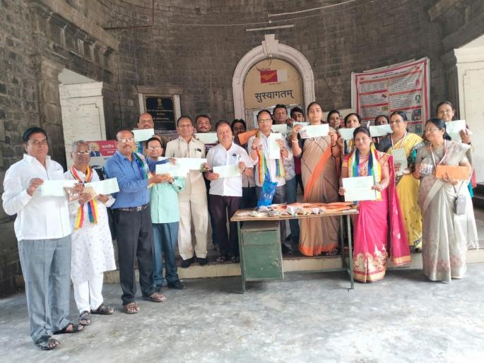 Packets of pulses sent to Education Minister opposing forced egg in nutrition; Opposition to the entire Jain community | पोषण आहारात अंडीसक्तीला विरोध करीत शिक्षणमंत्र्यांना पाठविली कडधान्याची पाकिटे; सकल जैन समाजाचा विरोध Packets of pulses sent to Education Minister opposing forced egg in nutrition; Opposition to the entire Jain community | पोषण आहारात अंडीसक्तीला विरोध करीत शिक्षणमंत्र्यांना पाठविली कडधान्याची पाकिटे; सकल जैन समाजाचा विरोध