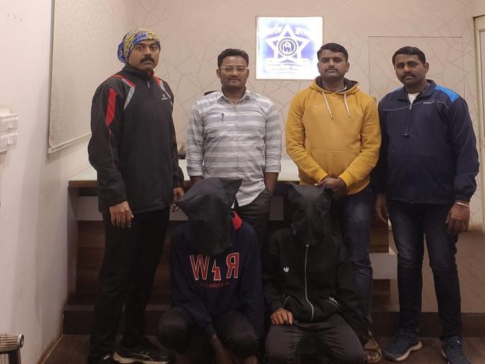 Young man killed by two brothers for having an affair with his sister; Police arrested three people | बहिणीशी प्रेमसंबंध होते म्हणून दोघा भावांकडून तरुणाचा खून; पोलीसांकडून तिघांना अटक Young man killed by two brothers for having an affair with his sister; Police arrested three people | बहिणीशी प्रेमसंबंध होते म्हणून दोघा भावांकडून तरुणाचा खून; पोलीसांकडून तिघांना अटक