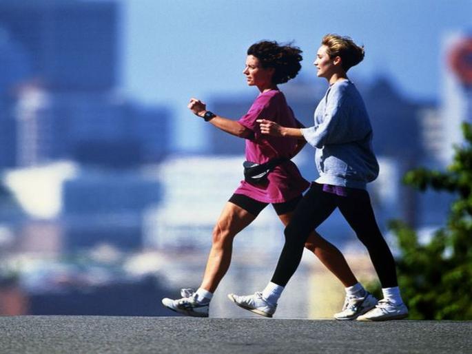 Study says that your life expectancy depends on your walking speed | तुमचं आयुष्य किती जास्त असेल हे 'या' गोष्टीवर असतं अवलंबून!