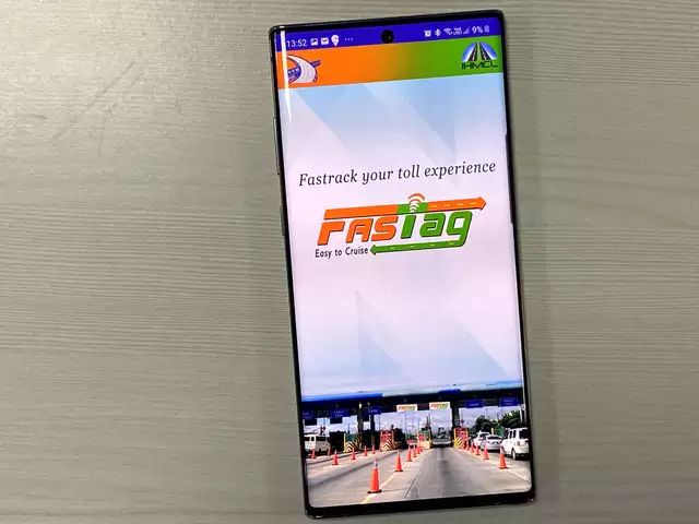 online fraud trying for fastag refund businessman loses | FASTag वर रिफंड मिळवण्याच्या नादात गमावले 1.20 लाख रुपये; तुमच्याकडून पण 'ही' चूक होतेय का? online fraud trying for fastag refund businessman loses | FASTag वर रिफंड मिळवण्याच्या नादात गमावले 1.20 लाख रुपये; तुमच्याकडून पण 'ही' चूक होतेय का?
