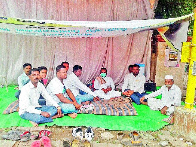 Fasting for action against corruption | भ्रष्टाचारप्रकरणी कारवाईसाठी उपोषण Fasting for action against corruption | भ्रष्टाचारप्रकरणी कारवाईसाठी उपोषण