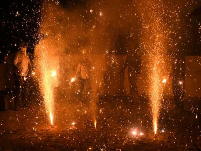 Fire incidents in 23 places due to firecrackers in Pune No one was injured | पुण्यात फटाक्यांमुळे तब्बल २३ ठिकाणी आगीच्या घटना; काेणीही जखमी नाही Fire incidents in 23 places due to firecrackers in Pune No one was injured | पुण्यात फटाक्यांमुळे तब्बल २३ ठिकाणी आगीच्या घटना; काेणीही जखमी नाही