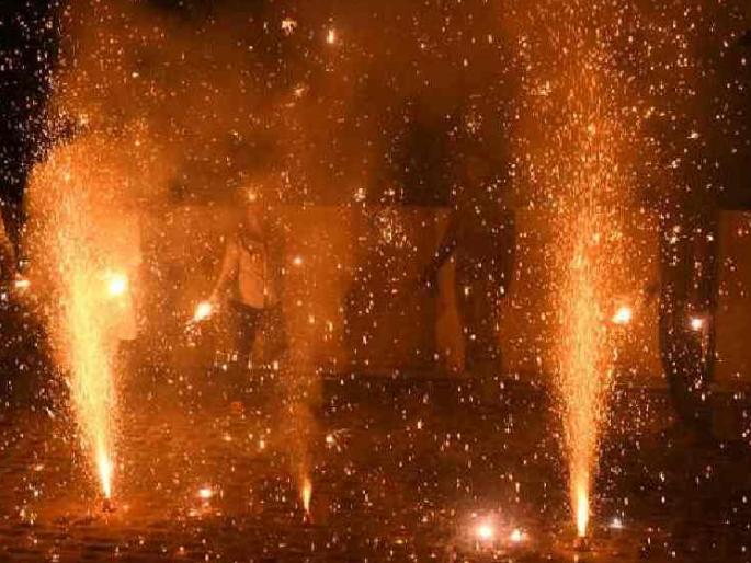 There is cotton in the house, beaten up for telling people not to burst firecrackers, crime against four persons | घरात कापूस आहे, येथे फटाके वाजवू नका म्हटल्याने शेतकऱ्यास मारहाण, चारजणांविरुद्ध गुन्हा There is cotton in the house, beaten up for telling people not to burst firecrackers, crime against four persons | घरात कापूस आहे, येथे फटाके वाजवू नका म्हटल्याने शेतकऱ्यास मारहाण, चारजणांविरुद्ध गुन्हा