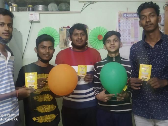 A healthy Diwali gift from the youth to a thousand families by avoiding firecrackers | फटाके टाळून तरुणाईकडून एक हजार कुटूंबाना आरोग्यदायी दिवाळी भेट A healthy Diwali gift from the youth to a thousand families by avoiding firecrackers | फटाके टाळून तरुणाईकडून एक हजार कुटूंबाना आरोग्यदायी दिवाळी भेट