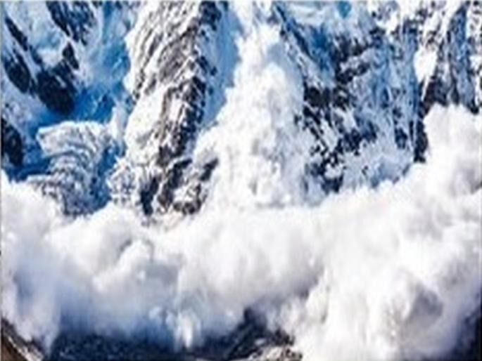 Avalanche on military unit; Death of a soldier | लष्करी तुकडीवर हिमस्खलन; जवानाचा मृत्यू Avalanche on military unit; Death of a soldier | लष्करी तुकडीवर हिमस्खलन; जवानाचा मृत्यू