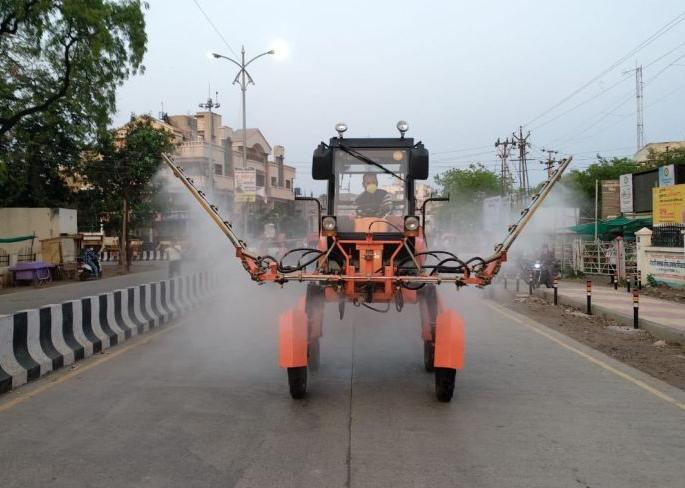 Akola: Speed up spraying disinfectants in the city! | अकोला: शहरात जंतुनाशक फवारणीला वेग! Akola: Speed up spraying disinfectants in the city! | अकोला: शहरात जंतुनाशक फवारणीला वेग!