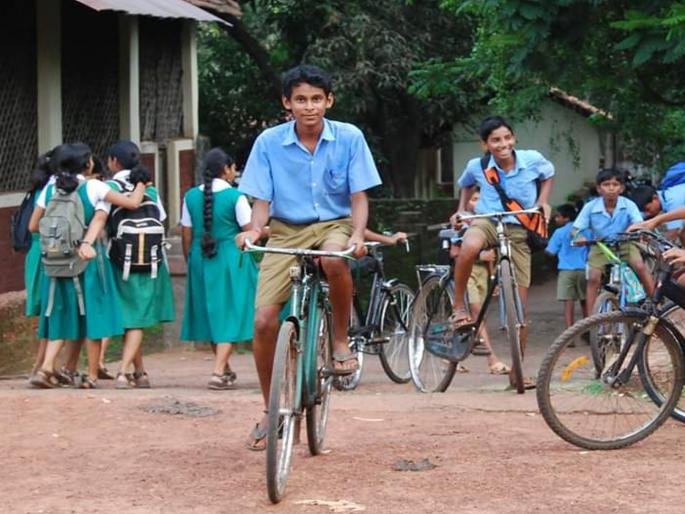 Leaving school ... | शाळा सुटली...