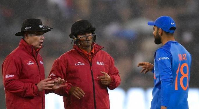 India vs Australia, 2nd ODI: The umpires changed their 'decision' against India | India vs Australia, 2nd ODI : भारताविरुद्धचा 'तो' निर्णय पंचांनी बदलला