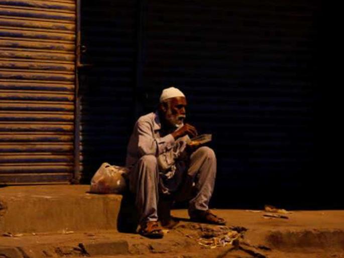 CoronaVirus Four wives, 26 children, how to feed them? plight of Pakistanis hrb | Video "चार बायका, २६ मुले, त्यांना खायला कुठून आणू?" पाकिस्तानीची व्यथा