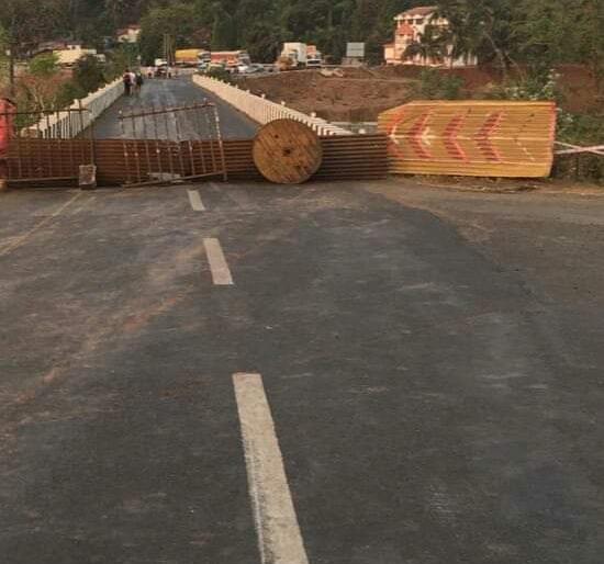 Don't forget the humanity while fighting against corona | कोरोनाशी लढताना माणुसकी विसरू नका, प्रवेशबंदी लादणाऱ्या गावकीच्या भूमिकेवर नाराजी Don't forget the humanity while fighting against corona | कोरोनाशी लढताना माणुसकी विसरू नका, प्रवेशबंदी लादणाऱ्या गावकीच्या भूमिकेवर नाराजी