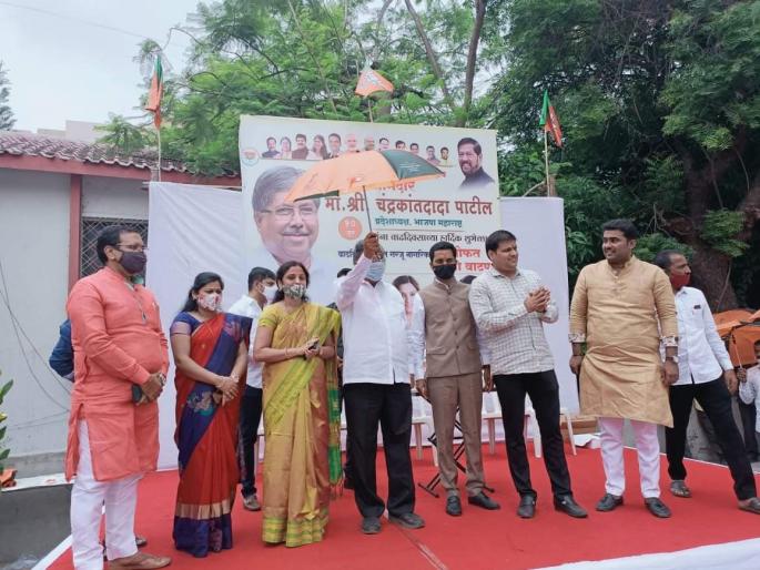 The upcoming elections will be contested under the leadership of Girish Bapat | पुण्यात निवडणुका गिरीश बापटांच्या नेतृत्वाखालीच : चंद्रकांत पाटील The upcoming elections will be contested under the leadership of Girish Bapat | पुण्यात निवडणुका गिरीश बापटांच्या नेतृत्वाखालीच : चंद्रकांत पाटील