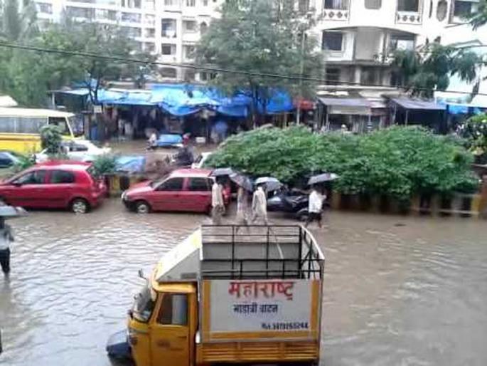First victim of rain in Miraroad; Vehicles drawned | मीरारोडमध्ये पावसाचा पहिला बळी; वाहने गेली वाहून First victim of rain in Miraroad; Vehicles drawned | मीरारोडमध्ये पावसाचा पहिला बळी; वाहने गेली वाहून