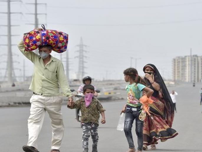 stranded migrant workers, tourists, students can go home; MHA issue guideline hrb | दिलासादायक! अडकलेले मजूर, विद्यार्थी घरी जाऊ शकणार; गृह मंत्रालयाकडून सूचना stranded migrant workers, tourists, students can go home; MHA issue guideline hrb | दिलासादायक! अडकलेले मजूर, विद्यार्थी घरी जाऊ शकणार; गृह मंत्रालयाकडून सूचना
