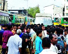 Re-break the transport service! | परिवहन सेवेला पुन्हा ब्रेक! Re-break the transport service! | परिवहन सेवेला पुन्हा ब्रेक!