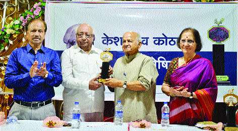 Gandhi is a mystery! | गांधी म्हणजे एक गूढ! Gandhi is a mystery! | गांधी म्हणजे एक गूढ!