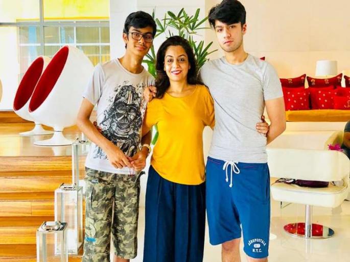 This mom celebrates her son's 60% score in Class 10 board exams! Her post goes viral | Viral : या मातेच्या विचारांना 'वंदन', 60 टक्के मिळवणाऱ्या मुलाचं आईकडून 'भरभरून कौतुक' This mom celebrates her son's 60% score in Class 10 board exams! Her post goes viral | Viral : या मातेच्या विचारांना 'वंदन', 60 टक्के मिळवणाऱ्या मुलाचं आईकडून 'भरभरून कौतुक'