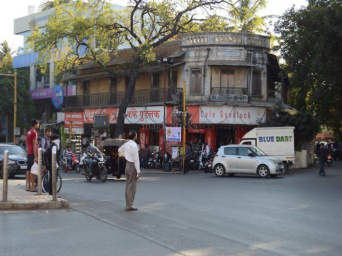 Stay to double traffic way on Ferguson Road | SSC Exam : फर्ग्युसन रोडवरील दुहेरी वाहतूक स्थगित; पदपथाचे काम सुरू : दहावीच्या परीक्षा Stay to double traffic way on Ferguson Road | SSC Exam : फर्ग्युसन रोडवरील दुहेरी वाहतूक स्थगित; पदपथाचे काम सुरू : दहावीच्या परीक्षा