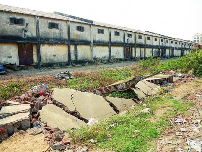 Security wall collapses: 14,500 metric tons of food security threat | सुरक्षा भिंत पडली : १४५०० मेट्रिक टन धान्याची सुरक्षा धोक्यात