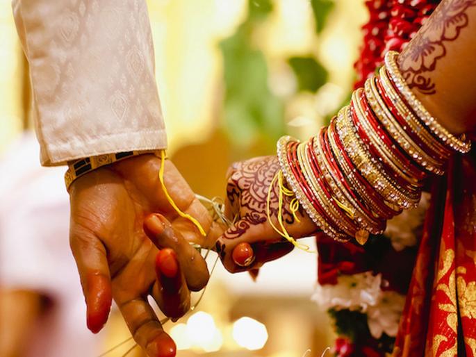 CoronaVirus Online marriage has grown in lockdown hrb | CoronaVirus कधी विचारही केला नसेल, पण लॉकडाउनमध्ये ऑनलाइन विवाह पार पडला CoronaVirus Online marriage has grown in lockdown hrb | CoronaVirus कधी विचारही केला नसेल, पण लॉकडाउनमध्ये ऑनलाइन विवाह पार पडला