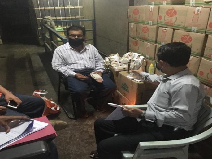'Big' action of; Food stocks worth Rs 47 lakh seized in Pimpri on suspicion of adulteration | एफडीएची पुण्यात 'मोठी' कारवाई; भेसळीच्या संशयावरून ४७ लाखांचा खाद्यान्न साठा जप्त 'Big' action of; Food stocks worth Rs 47 lakh seized in Pimpri on suspicion of adulteration | एफडीएची पुण्यात 'मोठी' कारवाई; भेसळीच्या संशयावरून ४७ लाखांचा खाद्यान्न साठा जप्त
