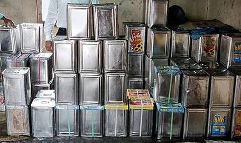1.40 lakh counterfeit edible oil stocks seized in Nagpur | नागपुरात १.४० लाखाचा बनावट खाद्यतेलाचा साठा जप्त 1.40 lakh counterfeit edible oil stocks seized in Nagpur | नागपुरात १.४० लाखाचा बनावट खाद्यतेलाचा साठा जप्त