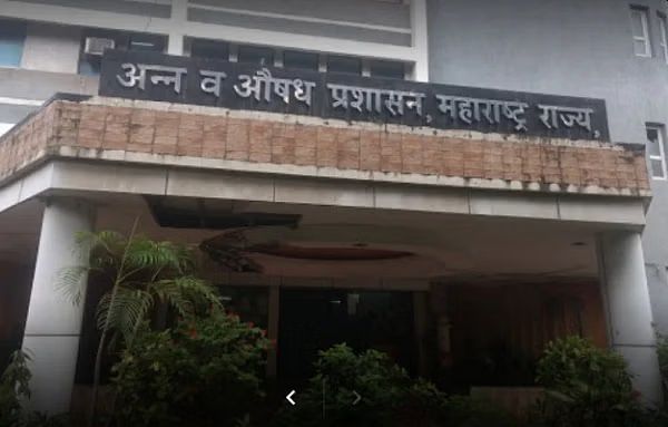 15 hotels in Mumbai blocked; Unlicensed eateries on FDA's radar | मुंबईतील 15 हॉटेलांना टाळे; विनापरवानाधारक खाद्यगृहे एफडीएच्या रडारवर 15 hotels in Mumbai blocked; Unlicensed eateries on FDA's radar | मुंबईतील 15 हॉटेलांना टाळे; विनापरवानाधारक खाद्यगृहे एफडीएच्या रडारवर