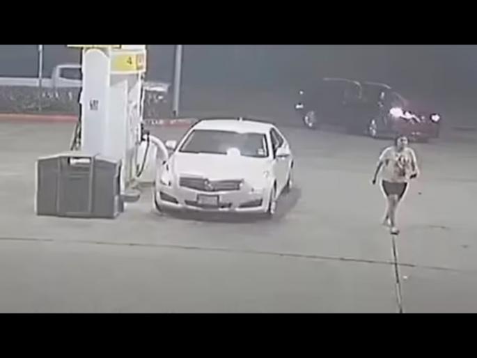 Woman gave birth in washroom of petrol station left infant who died later police hunting US | महिलेने पेट्रोल पंपच्या वॉशरूममध्ये दिला बाळाला जन्म, त्याला तिथेच सोडून पळाली आणि.... Woman gave birth in washroom of petrol station left infant who died later police hunting US | महिलेने पेट्रोल पंपच्या वॉशरूममध्ये दिला बाळाला जन्म, त्याला तिथेच सोडून पळाली आणि....