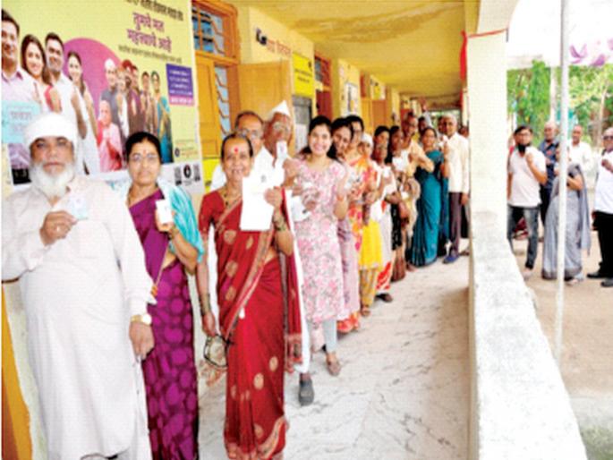 Alleged bogus voting in Beed; The report will have to be submitted again, the Election Commission has asked the District Collector for an explanation | बीडमध्ये कथित बोगस मतदान; पुन्हा द्यावा लागणार अहवाल, निवडणूक आयोगाने जिल्हाधिकाऱ्यांना मागविले स्पष्टीकरण Alleged bogus voting in Beed; The report will have to be submitted again, the Election Commission has asked the District Collector for an explanation | बीडमध्ये कथित बोगस मतदान; पुन्हा द्यावा लागणार अहवाल, निवडणूक आयोगाने जिल्हाधिकाऱ्यांना मागविले स्पष्टीकरण