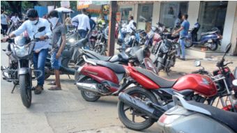 Sales of more than three thousand vehicles in the district | जिल्ह्यात तीन हजारांहून अधिक वाहनांची विक्री Sales of more than three thousand vehicles in the district | जिल्ह्यात तीन हजारांहून अधिक वाहनांची विक्री