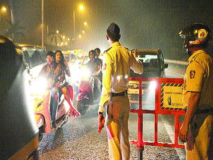 Billions of income from paid facilities; 13 crore scam in police vault | सशुल्क सुविधांमधून कोट्यवधींची मिळकत; पोलिसांच्या तिजोरीत १३ कोटींचा खळखळाट Billions of income from paid facilities; 13 crore scam in police vault | सशुल्क सुविधांमधून कोट्यवधींची मिळकत; पोलिसांच्या तिजोरीत १३ कोटींचा खळखळाट