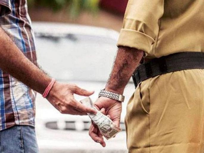 Four policemen suspended in Kotwali police station | कोतवाली पोलिस ठाण्यातील चार पोलिस कर्मचारी निलंबित Four policemen suspended in Kotwali police station | कोतवाली पोलिस ठाण्यातील चार पोलिस कर्मचारी निलंबित