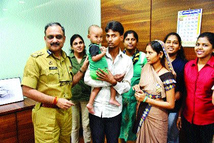 One and a half year old boy kidnapped for Boeisar kidnapping for five lakh ransom | पाच लाखांच्या खंडणीसाठी अपहरण केलेल्या दीड वर्षांच्या बाळाची बोईसर येथून सुटका One and a half year old boy kidnapped for Boeisar kidnapping for five lakh ransom | पाच लाखांच्या खंडणीसाठी अपहरण केलेल्या दीड वर्षांच्या बाळाची बोईसर येथून सुटका