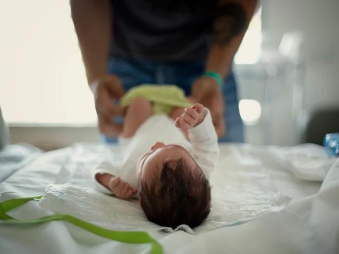 Father becomes responsible only after having a baby! | बाळ झाल्यावरच बाप बनतात जबाबदार! Father becomes responsible only after having a baby! | बाळ झाल्यावरच बाप बनतात जबाबदार!