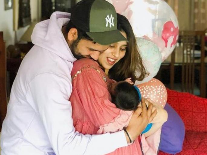 Daddy again Rohit Sharma says 'we are four' in heartwarming post Goes Viral | पुन्हा बाबा झाल्याचा आनंद! रोहित शर्मानं पत्नी रितिकाला टॅग करत शेअर केला खास फोटो
