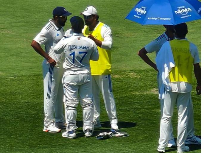 Australia vs India 5th Test Day 2 Rohit Sharma Steps Onto The Field And Talking With Jasprit Bumrah And Rishabh Pant During The Drinks Break | ... अन् रोहित शर्मानं 'वॉटर बॉय'च्या रुपात मारली सिडनीच्या मैदानात एन्ट्री